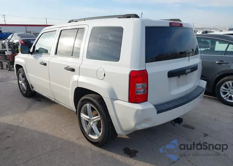 2010 Jeep Patriot Sport z USA, uszkodzony, nr VIN 1J4NT2GA3AD639579